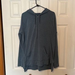 ST JOHNS BAY active hooded quarter zip. Size: L
